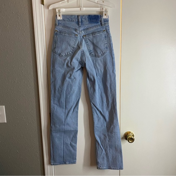 Abercrombie & Fitch Women’s Ultra High Rise 90s Straight Jean - Picture 5 of 6